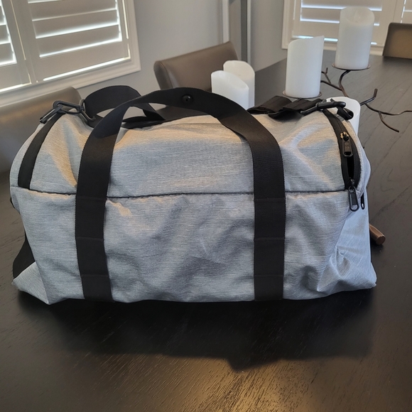 ✅✅ Under Armour Duffle Bag ✅✅ - Picture 6 of 13